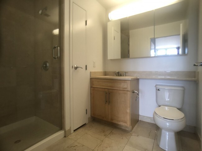 Building Photo - 4024 College Point Blvd