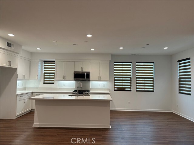 Building Photo - 665 E Foothill Blvd