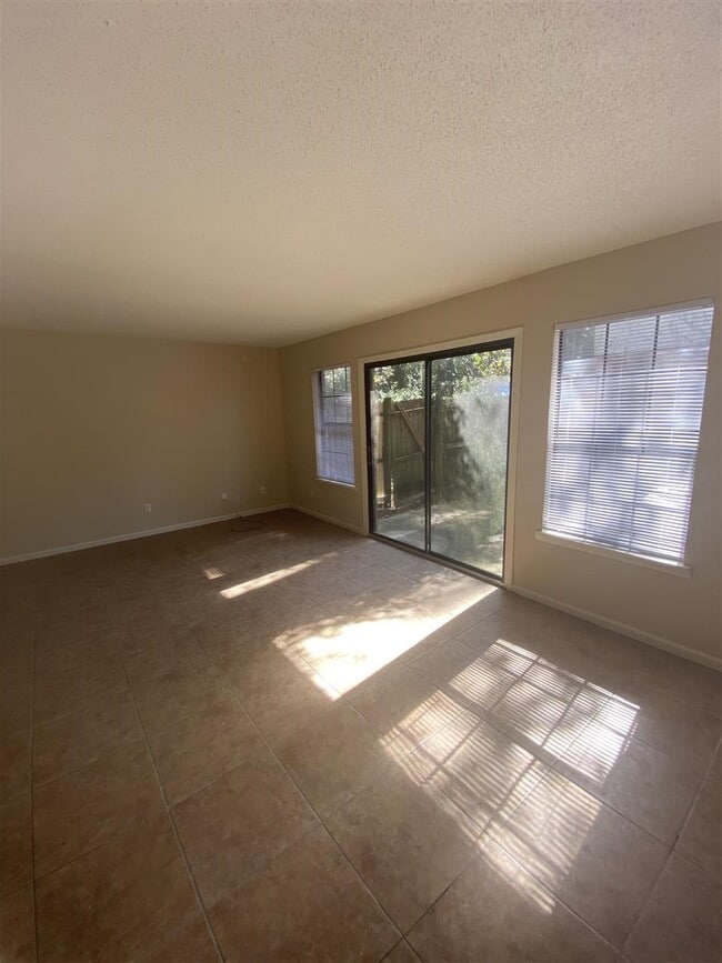 Building Photo - 3701 Donovan Dr