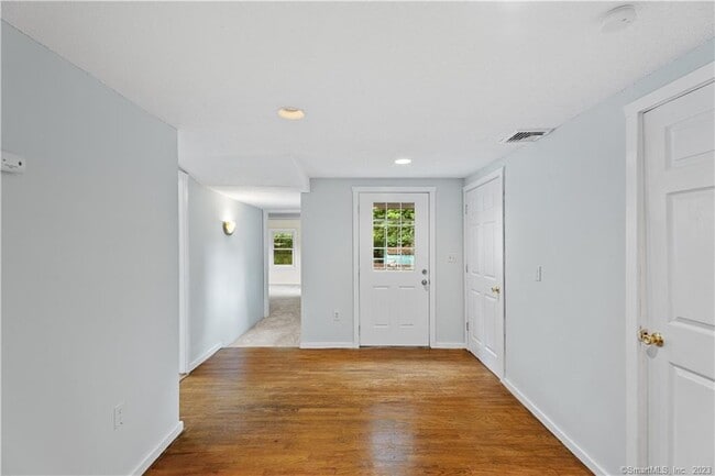 Building Photo - 224 Hartford Turnpike