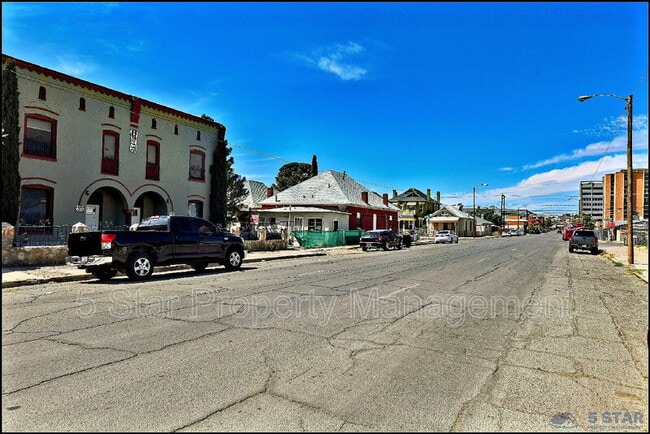 Building Photo - 615 Arizona Ave