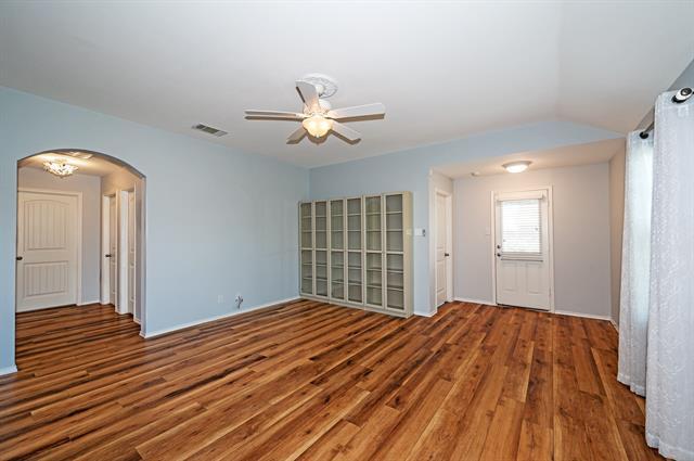 Building Photo - 1911 Meadow Crest Dr
