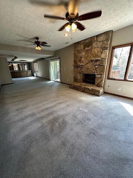 Building Photo - 194 Millbrook Farm Rd