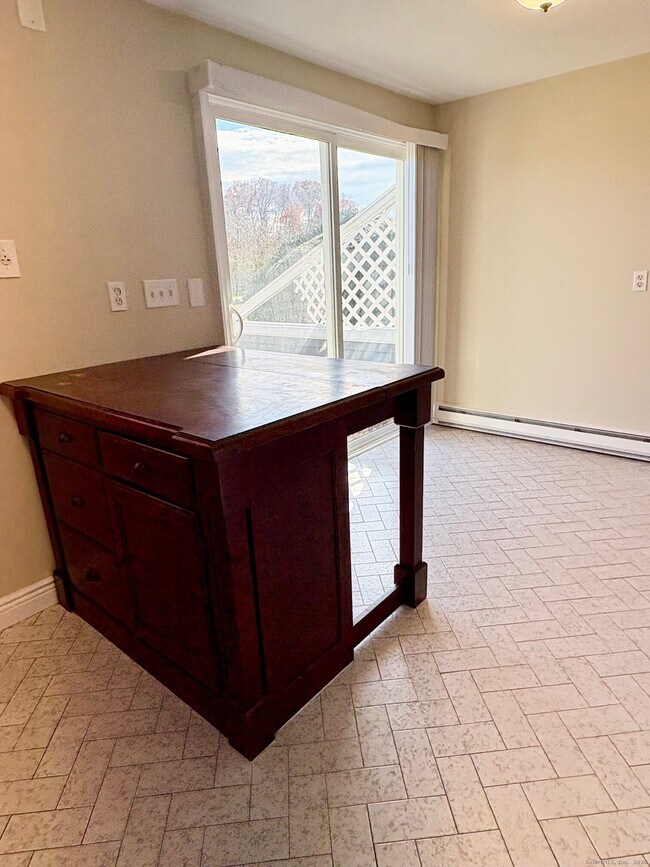 Building Photo - 211 E Main St