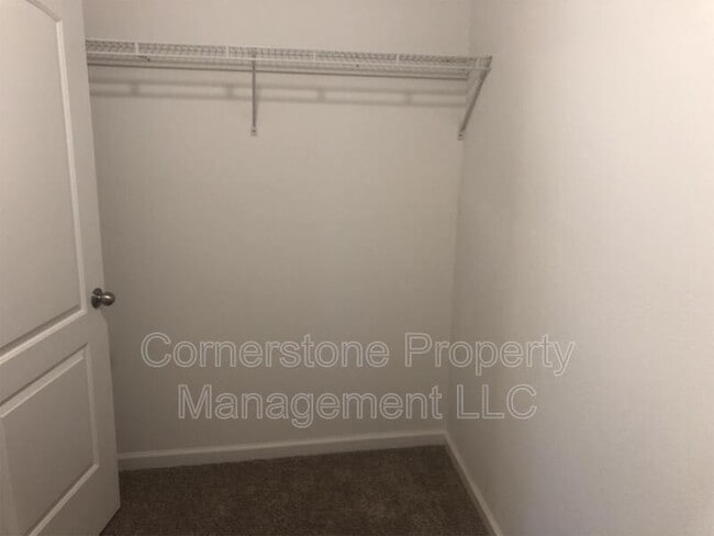 Building Photo - 8285 Center Dr