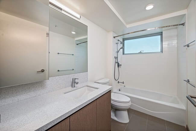 Building Photo - Kapiolani Residence - Great Location, Grea...