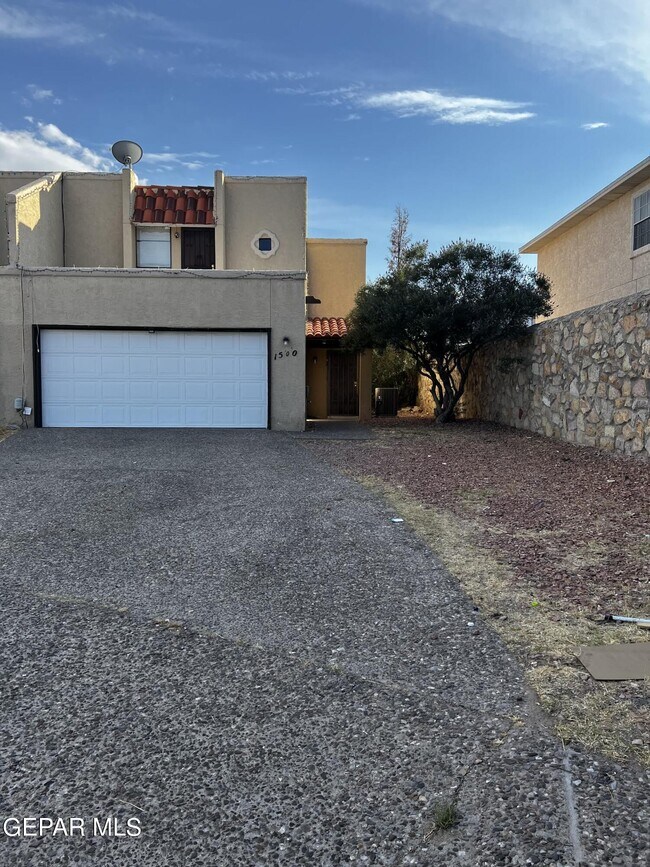 Primary Photo - 1500 Monte Sanders Ln