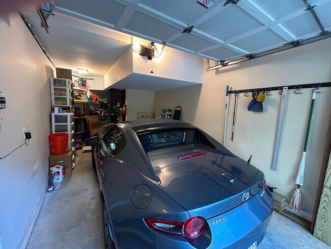 Building Photo - 1467 Monroe Dr NE