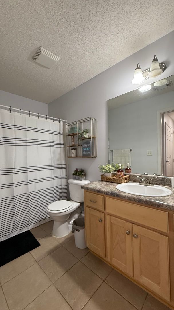 Building Photo - For Rent – Fully Furnished 3 Bedroom, 2 Ba...