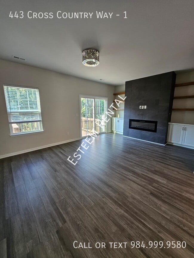 Building Photo - 443 Cross Country Way
