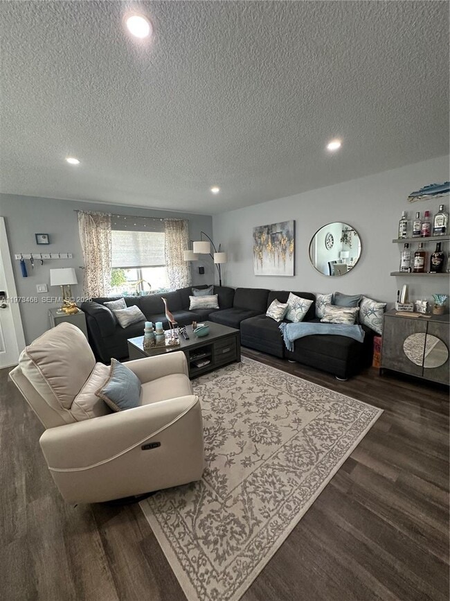 Building Photo - 323 Burgundy G