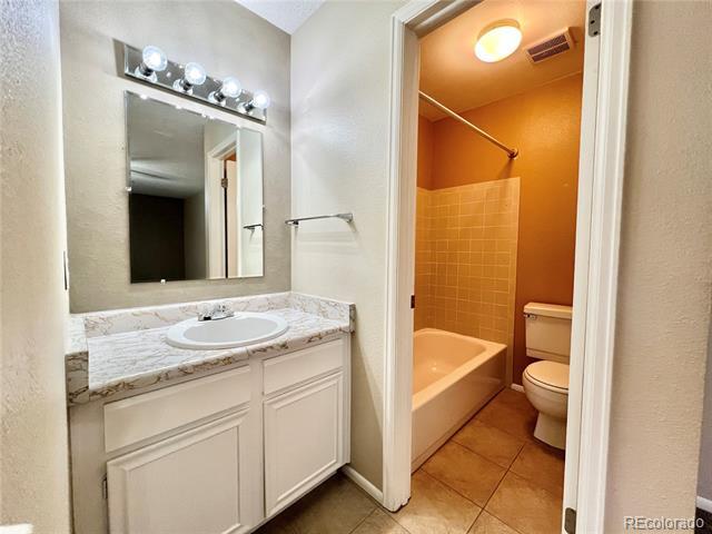 Building Photo - 387 Upham St