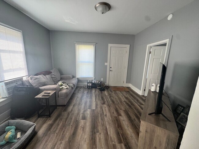 Building Photo - Newly Remodeled 2-Bed, 1-Bath Home in Hami...