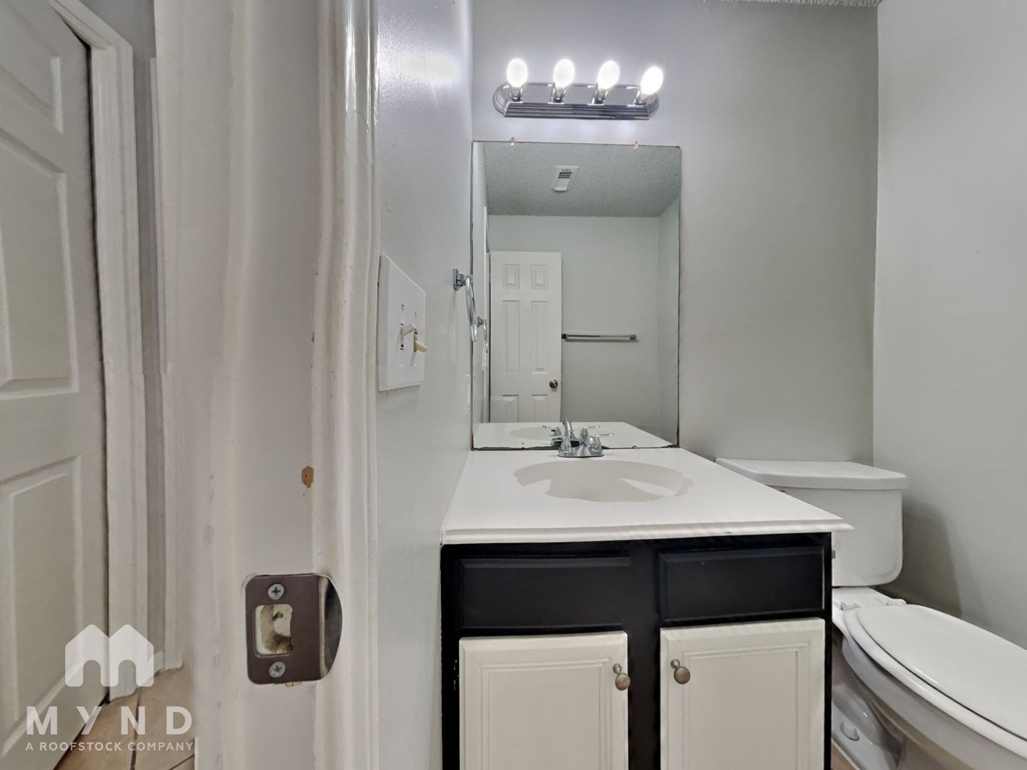 Building Photo - 18163 Holly Green Dr