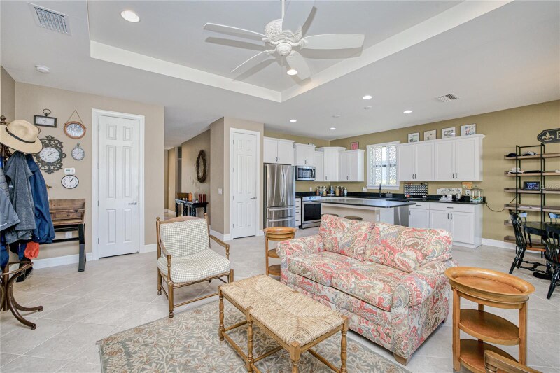 Building Photo - 2600 Sherman Oak Dr