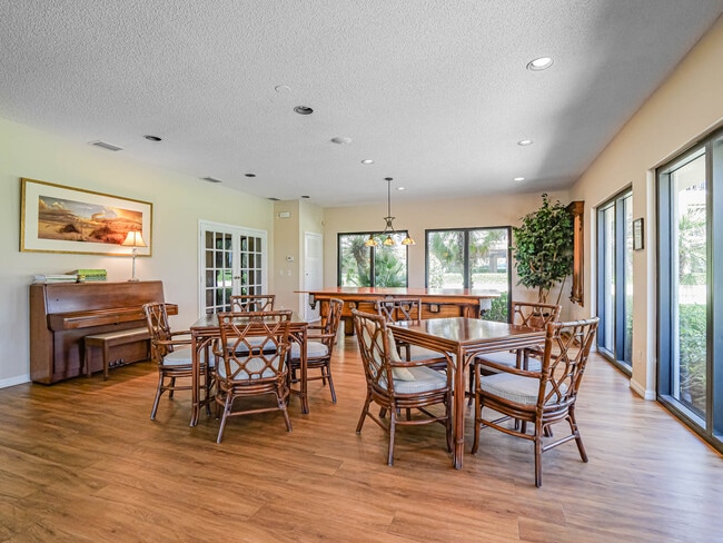 Building Photo - 3939 Ocean Dr