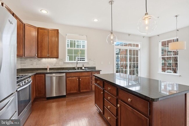 Building Photo - 5948 Logans Way