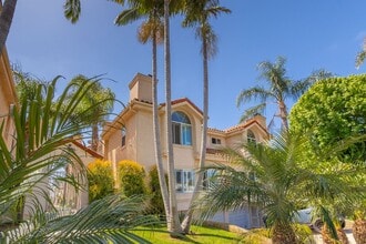 Building Photo - Modern Coastal 3 Bed/3 Bath Townhome w/ Rooftop Deck w/ Bay & Ocean Views in North Pacific Beach!