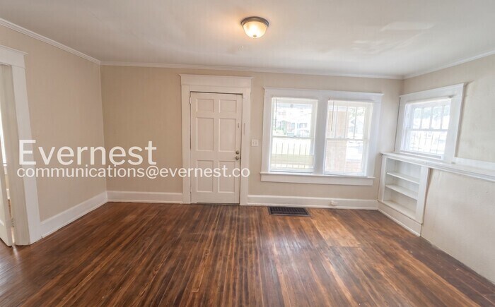Building Photo - 1119 Graymont Ave W