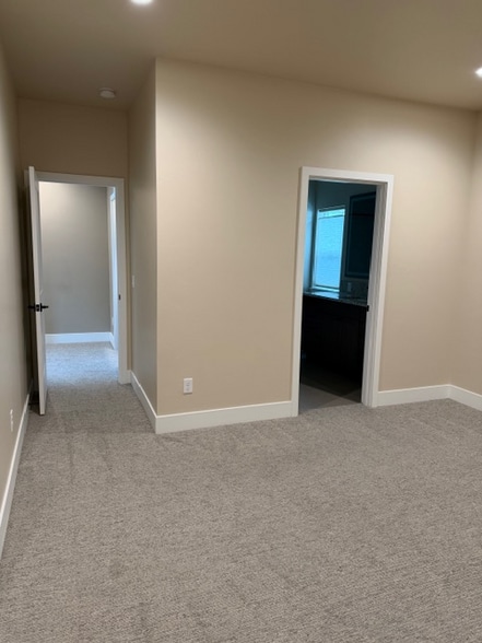 Building Photo - 1404 NW Kingston Ave