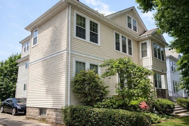 Building Photo - 23 Menotomy Rd