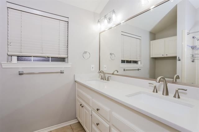 Building Photo - 2120 Steeplewood Dr