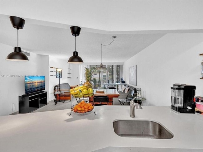 Building Photo - 2 bedroom in North Miami Beach FL 33179