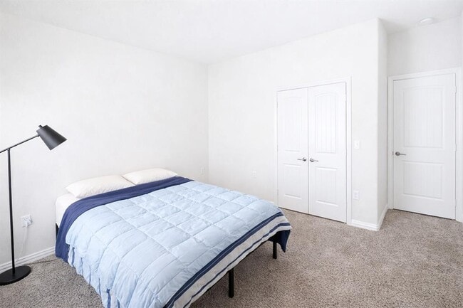Building Photo - 10012 Epic Knoll Dr