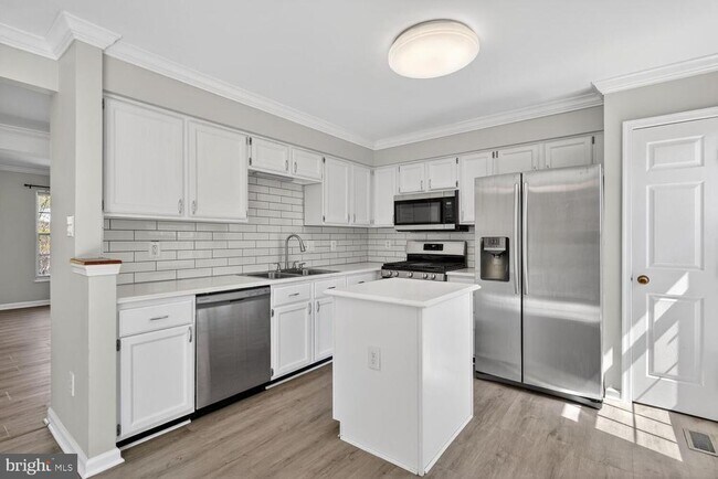 Building Photo - 7409 Gadsby Square