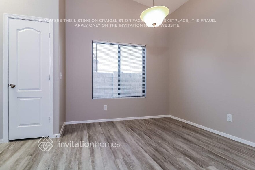 Building Photo - 5448 S 237th Ln