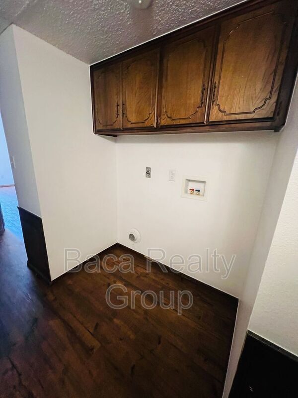 Building Photo - 2264 Donna Dr