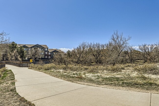 Building Photo - Charming Ground Floor Condo