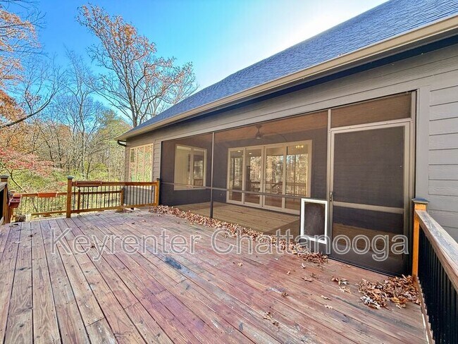 Building Photo - 8925 Pine Ridge Rd