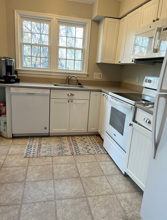 Kitchen - 11200 Beaver Trail Ct