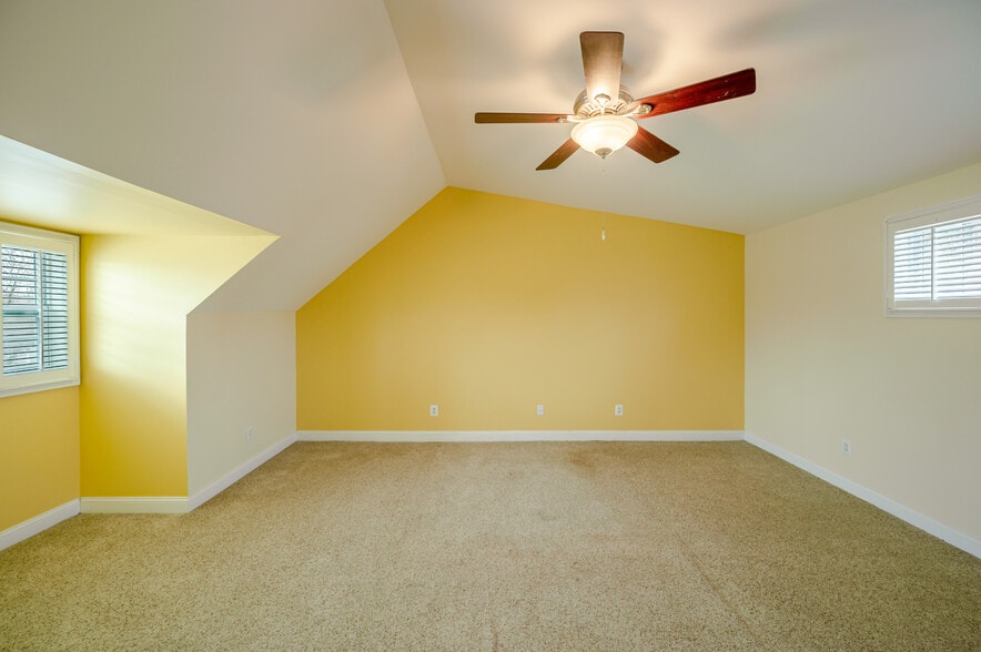 Building Photo - 5806 Flanders St