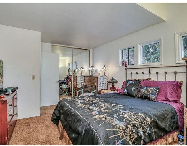 Building Photo - Large beautiful home in Idyllwild