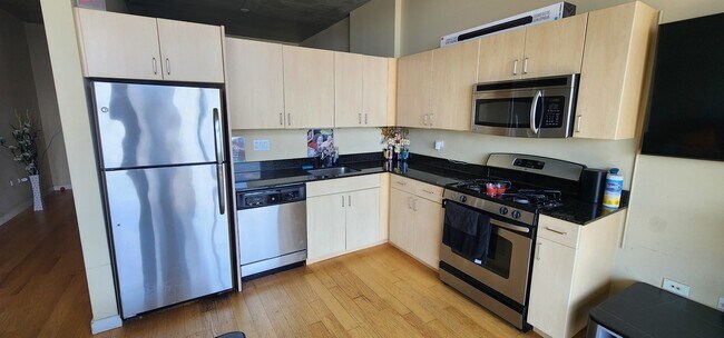 Building Photo - 235 W Van Buren St