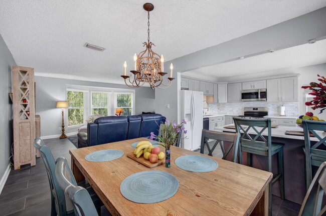 Building Photo - 2025 Jimmy Buffett Mem Hwy