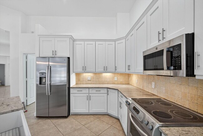 Building Photo - 8401 SE Ketch Ct