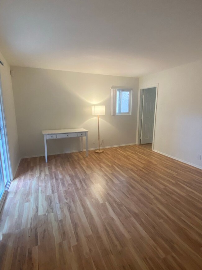 Building Photo - Silver Strand Beach - 1 bedroom, 1 bathroo...