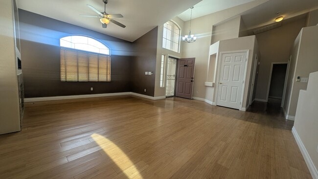 Building Photo - 3 bedroom 1 story house with large backyar...