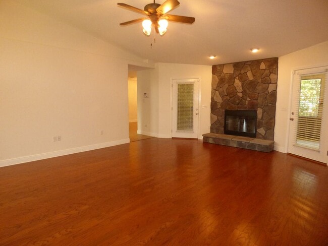 Building Photo - Custom-Built 3-Bedroom Home