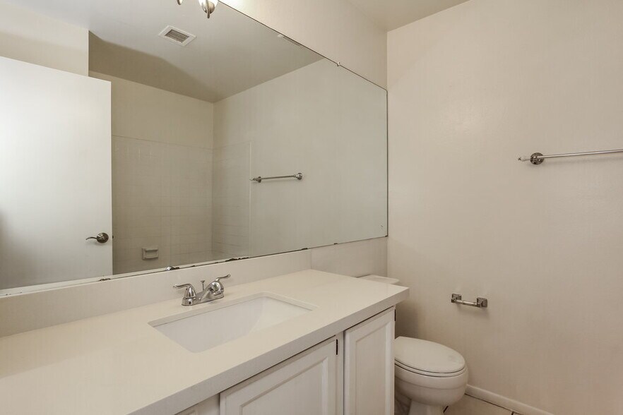 Building Photo - 6307 W Kings Ave