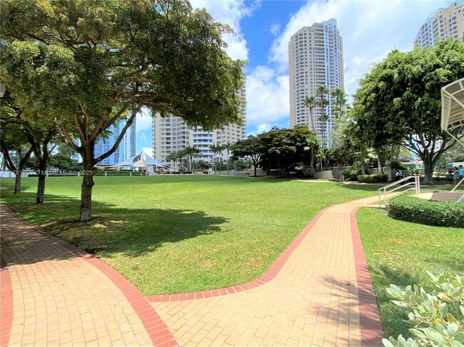 Building Photo - 901 Brickell Key Blvd