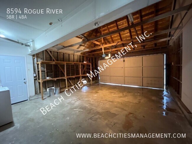 Building Photo - 8594 Rogue River Ave