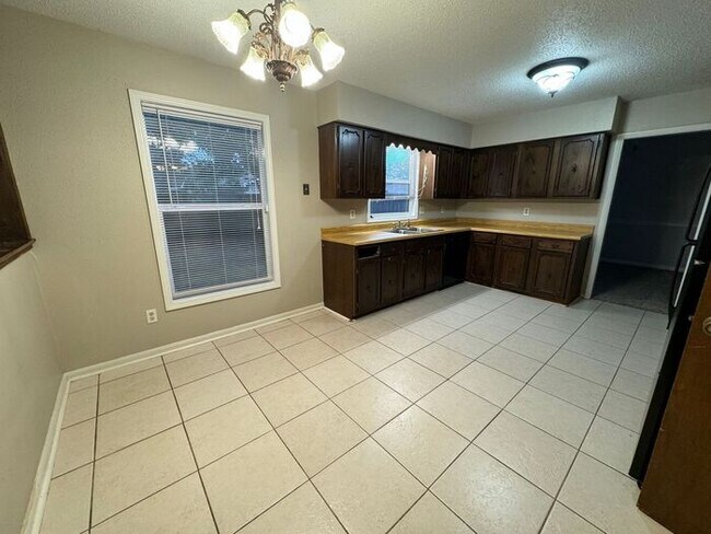 Building Photo - Gulf Breeze - The Oaks - 3 bedroom, 2.5 bathroom