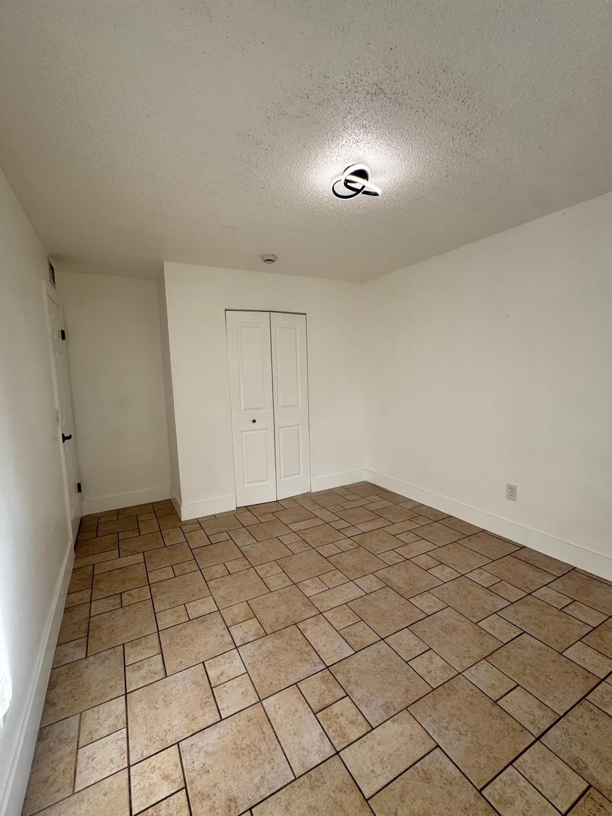 Building Photo - 725 Northlake Blvd