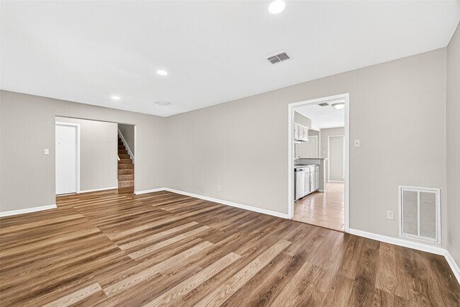 Building Photo - 403 Mistywood Dr