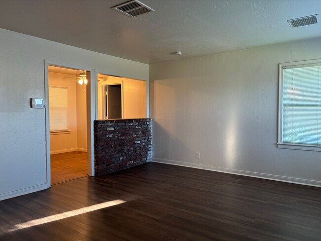 Building Photo - Central North home with big backyard, dual pane windows & more!
