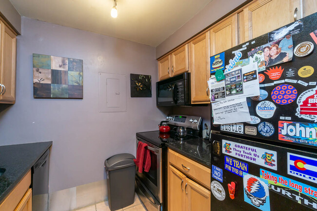 Building Photo - 1 Bed/1 Bath in Capitol Hill Ã¢?? Fireplac...